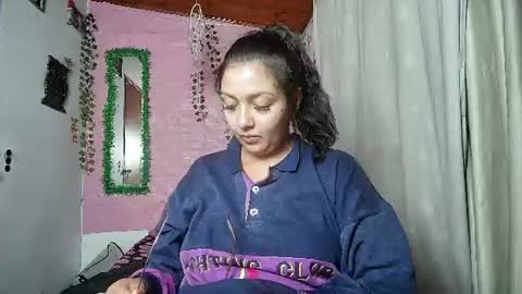 Snapshot of sexy_lolas chatting on 06.11.26 sexy lolas online show from 06.11.26