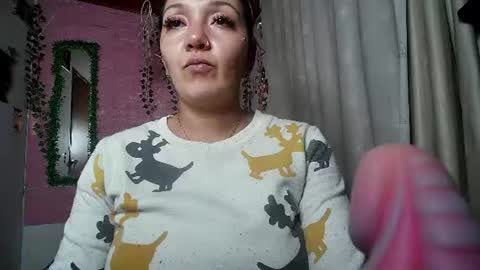 Snapshot of sexy_lolas chatting on 07.14.26 sexy lolas online show from 07.14.26
