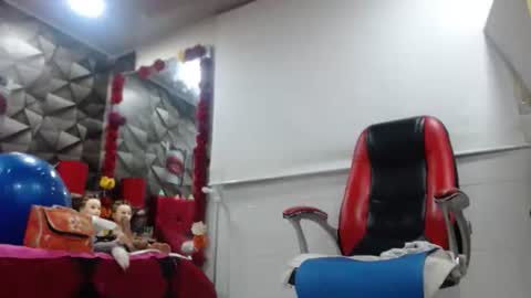 MARIPOSA online show from 11.04.25