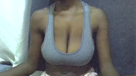 Snapshot of sexy_peach4 chatting on 06.23.26 sexy_peach4 online show from 06.23.26