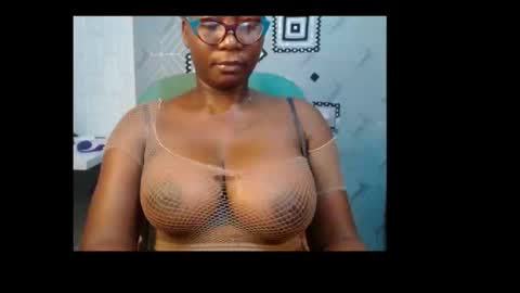 Snapshot of sexy_pearl12 chatting on 12.29.24 zoe online show from 12.29.24