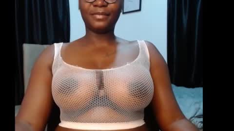 Snapshot of sexy_pearl12 chatting on 06.14.26 zoe online show from 06.14.26