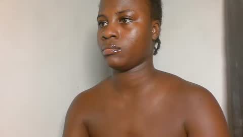 Snapshot of sexy_petitqueen chatting on 02.26.26 sexy_petitqueen online show from 02.26.26