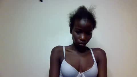 sexy_petittie online show from 10.06.25