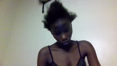 sexy_petittie online show from 10.10.25