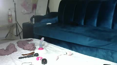 Snapshot of sexy_pigeon chatting on 02.16.26 sexy pigeon online show from 02.16.26