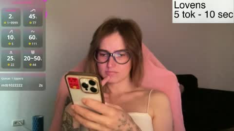 Snapshot of sexy_sweets chatting on 06.19.26 Sexy-Sweets online show from 06.19.26