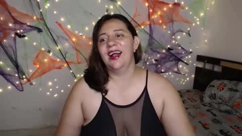 Snapshot of sexy_ticki chatting on 10.31.25 janel online show from 10.31.25