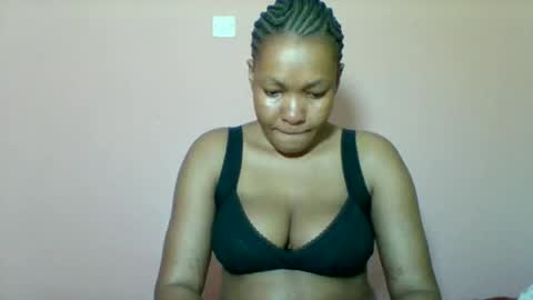 sexyapple2002 online show from 10.28.25