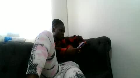 Snapshot of sexybeb25 chatting on 05.15.26 yvonne online show from 05.15.26