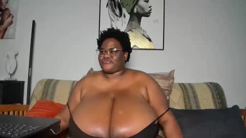 Snapshot of sexyblackhugetits chatting on 01.27.25 sexyblackhugetits online show from 01.27.25