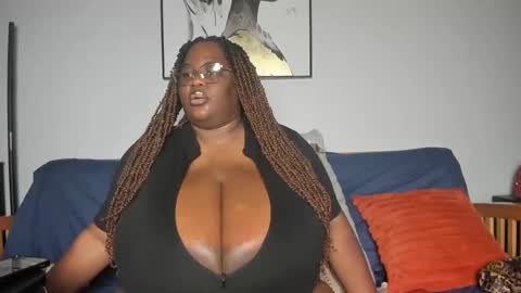 Snapshot of sexyblackhugetits chatting on 02.09.25 sexyblackhugetits online show from 02.09.25
