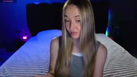 Snapshot of sexycocobutt chatting on 06.19.26 Sophia online show from 06.19.26