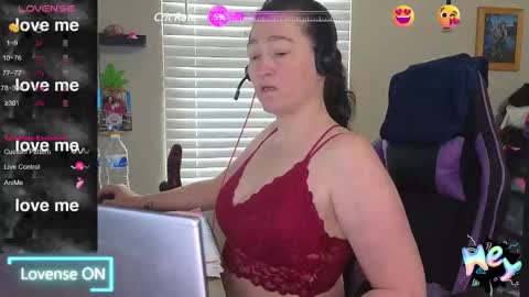 Snapshot of sexydistraction1 chatting on 02.10.25  SexyDistraction  online show from 02.10.25