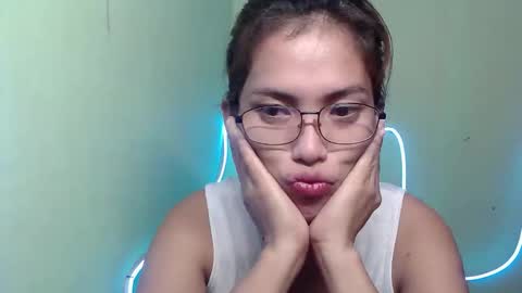 sexyemie29 online show from 12.19.25