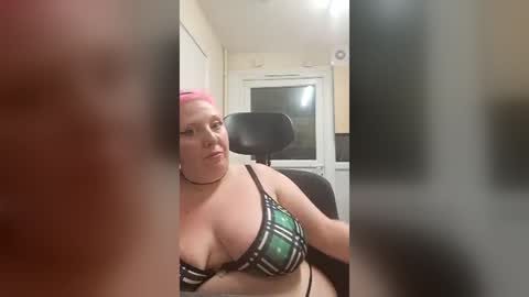 Snapshot of sexyemoprincess chatting on 07.14.26 Wouldntyouliketoknow online show from 07.14.26