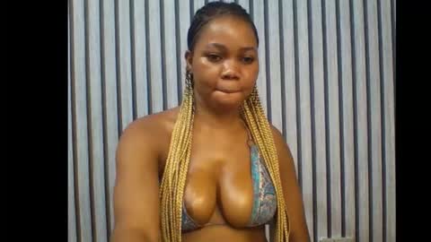 Snapshot of sexyeye368293 chatting on 10.29.25 sexyeye368293 online show from 10.29.25