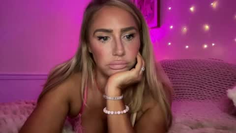 Ashley Love online show from 11.24.25