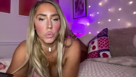 Snapshot of sexygoodvibebabe69 chatting on 04.21.26 Ashley Love online show from 04.21.26