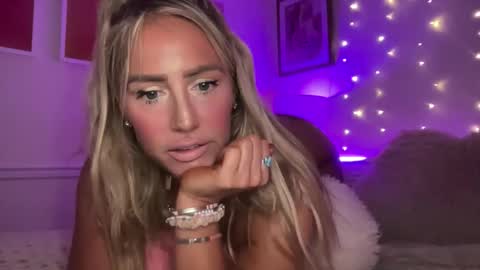 Snapshot of sexygoodvibebabe69 chatting on 05.30.26 Ashley Love online show from 05.30.26