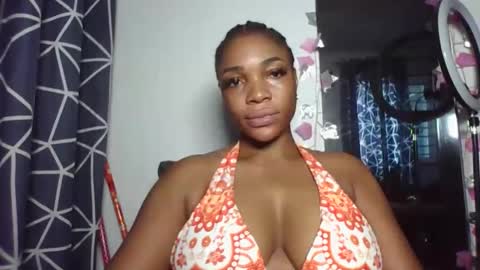 Snapshot of sexykuchie889 chatting on 05.27.26 malia online show from 05.27.26