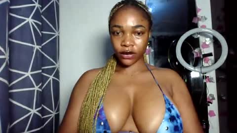 Snapshot of sexykuchie889 chatting on 08.05.26 malia online show from 08.05.26