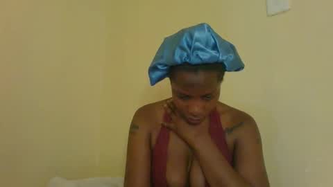 Snapshot of sexylavie chatting on 12.15.25 sexylavie online show from 12.15.25