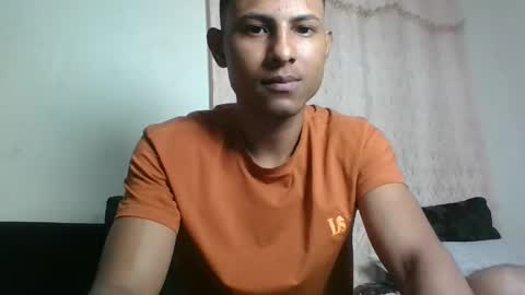 Snapshot of sexyleon69 chatting on 02.08.25 Sexy leon online show from 02.08.25