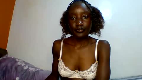 Snapshot of sexylucia5 chatting on 06.11.26 sexylucia5 online show from 06.11.26