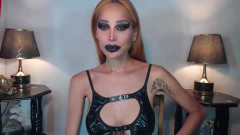 Queen Sofia online show from 04.15.26