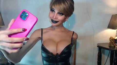 Snapshot of sexylusty2258 chatting on 05.01.26 Queen Sofia online show from 05.01.26