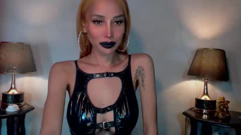 Snapshot of sexylusty2258 chatting on 05.22.26 Queen Sofia online show from 05.22.26