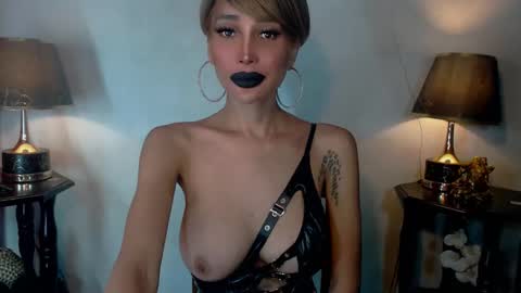 Snapshot of sexylusty2258 chatting on 05.23.26 Queen Sofia online show from 05.23.26