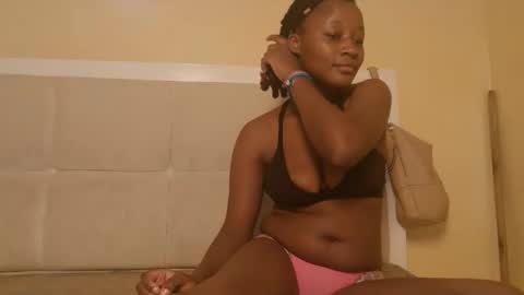 Snapshot of sexymia56 chatting on 09.21.25 Miss mia online show from 09.21.25