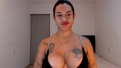 Snapshot of sexynatalia25 chatting on 06.08.26 Natalia Duran online show from 06.08.26