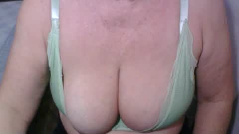 Snapshot of sexyoldwet chatting on 06.21.26 AnneSofia online show from 06.21.26