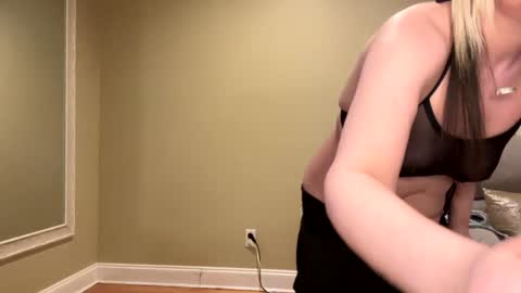 Sexypiglet2728 online show from 01.22.25