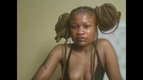 queenivy online show from 11.12.25