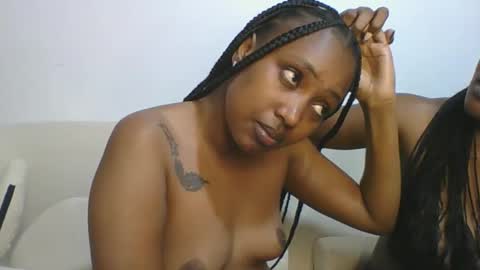 Snapshot of sexyriri22 chatting on 12.02.25 sexyriri22 online show from 12.02.25