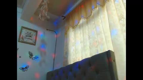 Venus Independent Model online show from 10.17.25