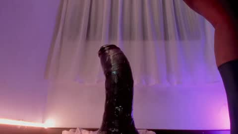 Snapshot of sexyshantal_ chatting on 01.24.25 Sshanty online show from 01.24.25