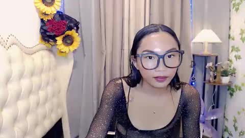 Snapshot of sexyshinixx chatting on 11.17.25 sexyshinixx online show from 11.17.25