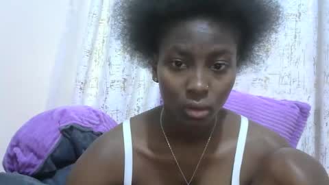 Snapshot of sexytinyy chatting on 10.02.25 maria online show from 10.02.25