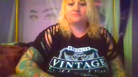 Snapshot of sexyzanna69 chatting on 10.24.25 SexyZannaRose69 online show from 10.24.25
