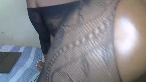Snapshot of sexyzolin chatting on 06.19.26 sexyzolin online show from 06.19.26