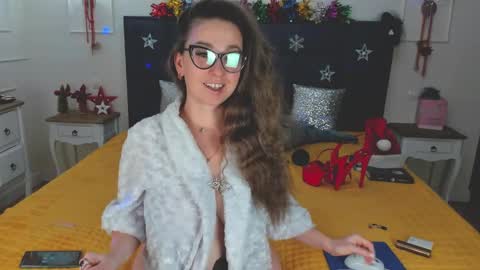 Svetlana ...........help me get 100 reactions before the end of the year Thumb up if you like me I appreciate it and thank you online show from 12.09.24