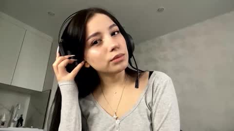 Viola online show from 11.29.25