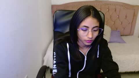 Snapshot of shaneelle chatting on 01.31.25 shanelle online show from 01.31.25