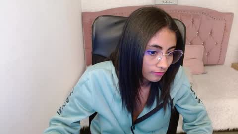 Snapshot of shaneelle chatting on 02.01.25 shanelle online show from 02.01.25