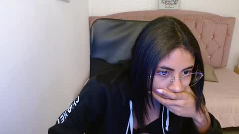 Snapshot of shaneelle chatting on 03.03.25 shanelle online show from 03.03.25